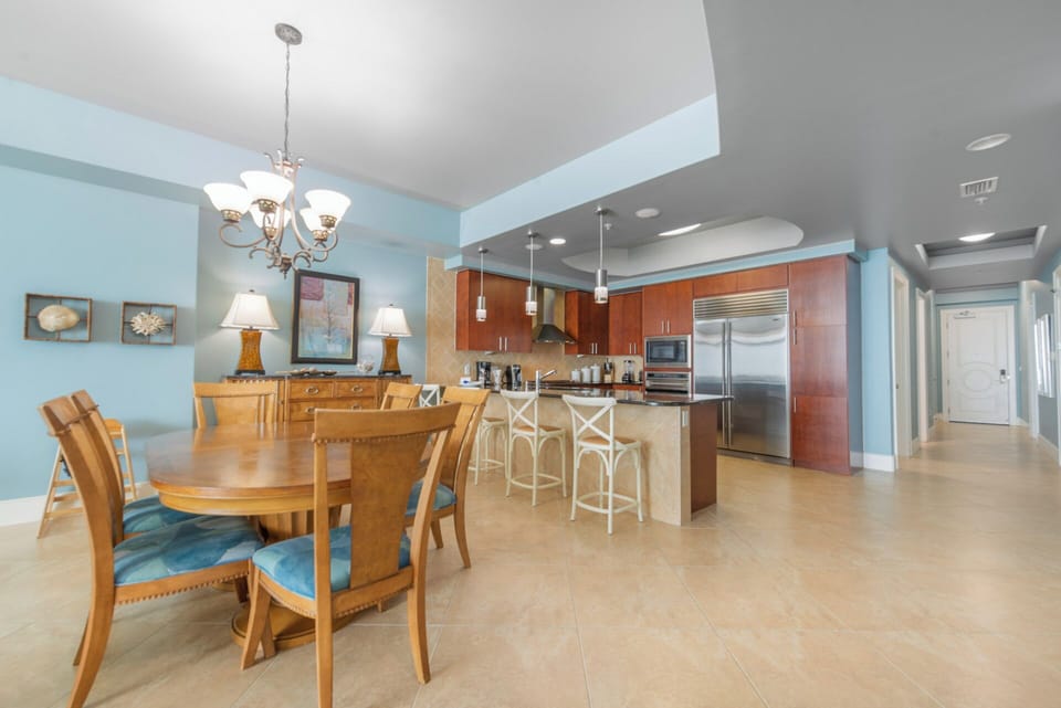 Turquoise Place D1002 Dining Room