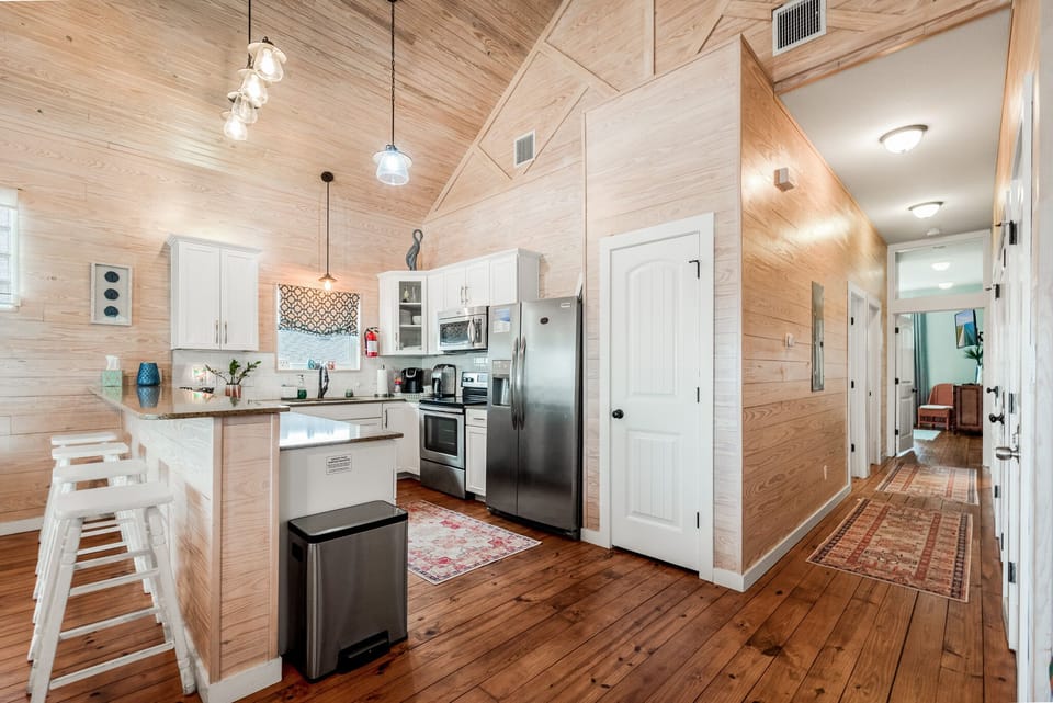 Soft pine floors throughout, 10-16' ceilings. Plenty of light! 