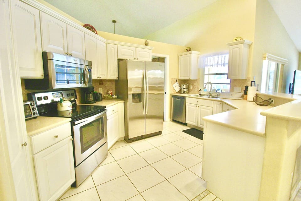The fully equipped kitchen boasts stainless steel appliances and all the prepping & cooking tools needed.