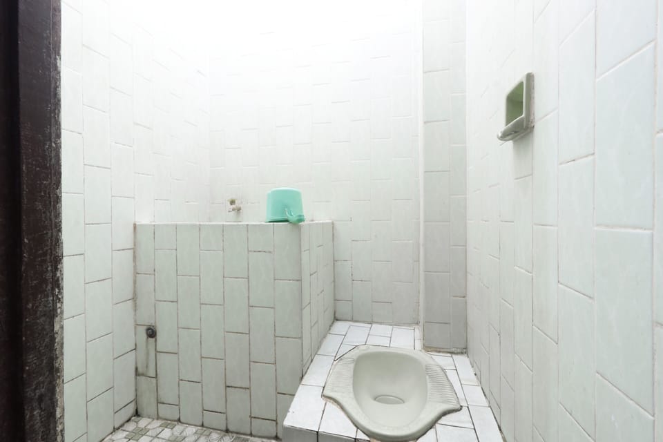 Standard Room | Bathroom | Shower, free toiletries, towels