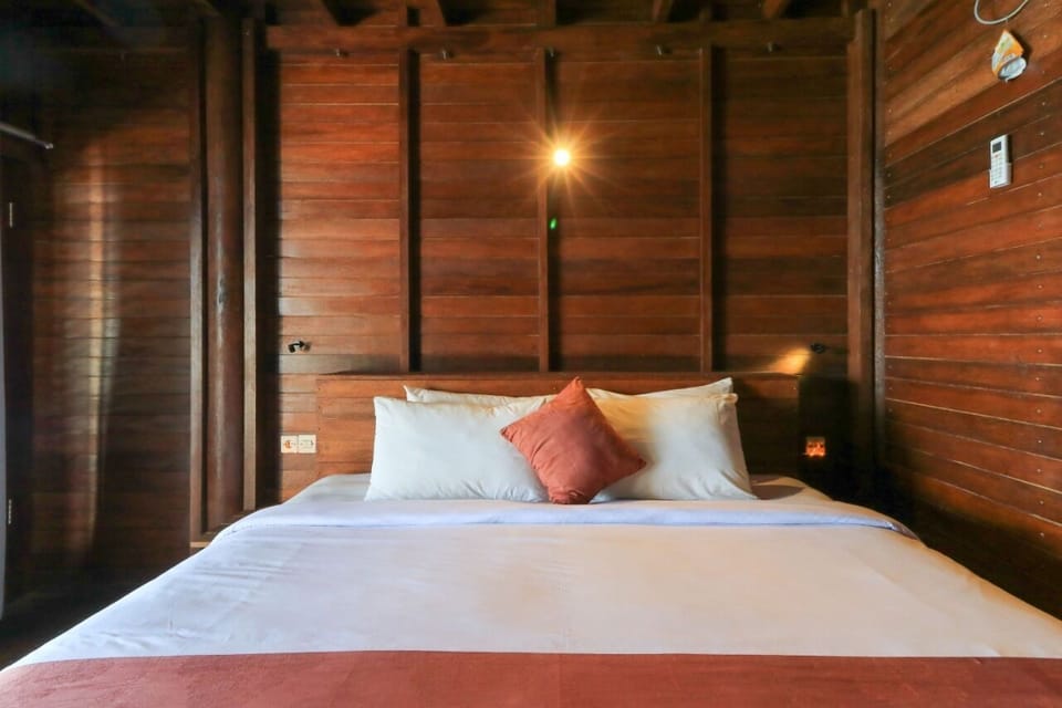 Deluxe Double Bed With Sea View Room | Laptop workspace, free WiFi