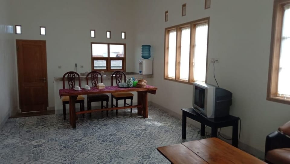 Gatot Kaca / Cottage | Free WiFi, bed sheets