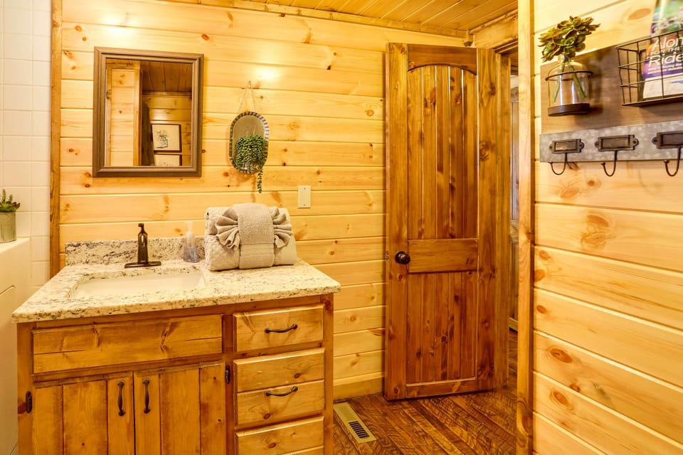 Full Bathroom | Linens & Towels