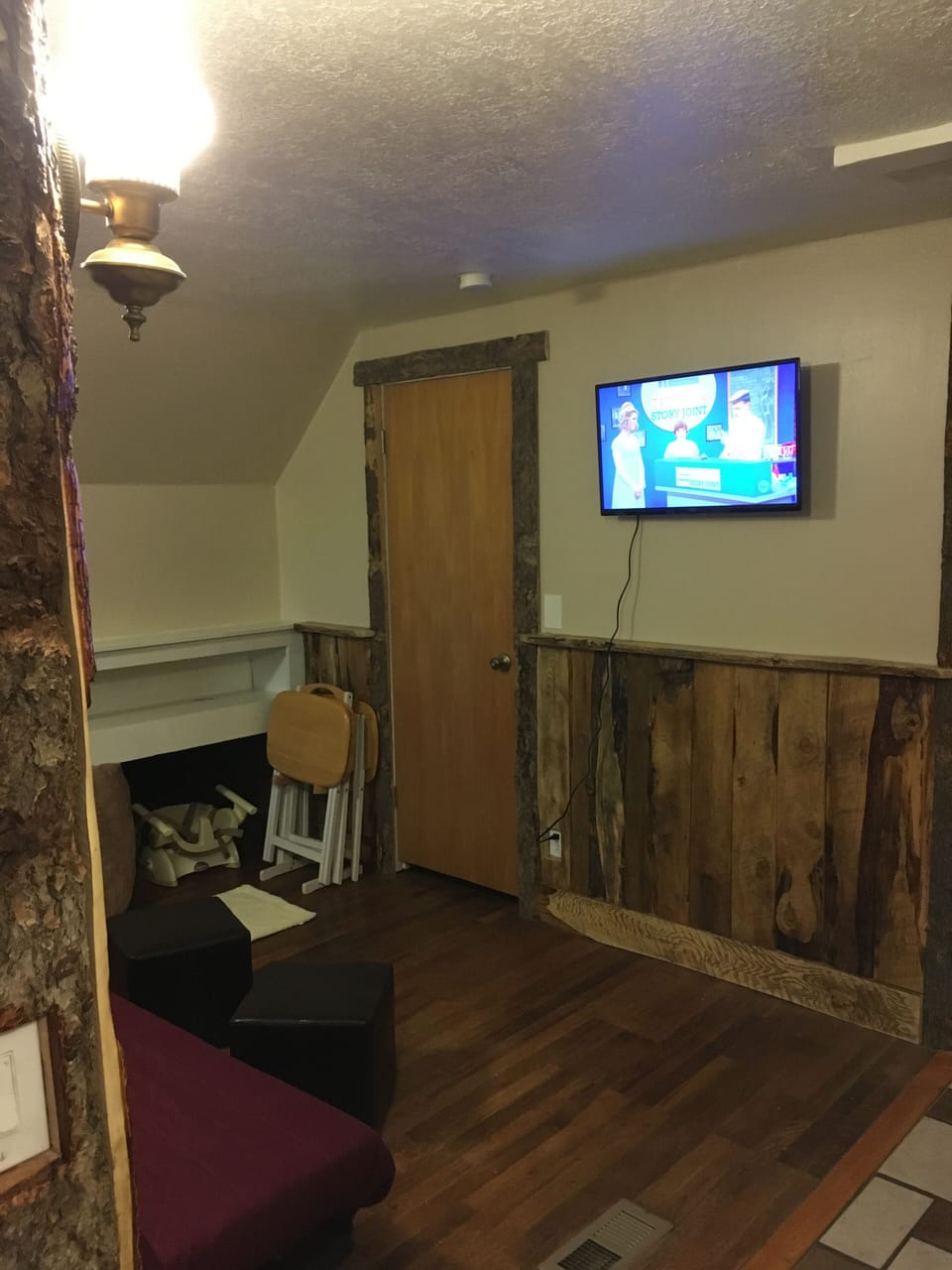 The living room has a smart TV with Netflix, Hulu and a foof chair.