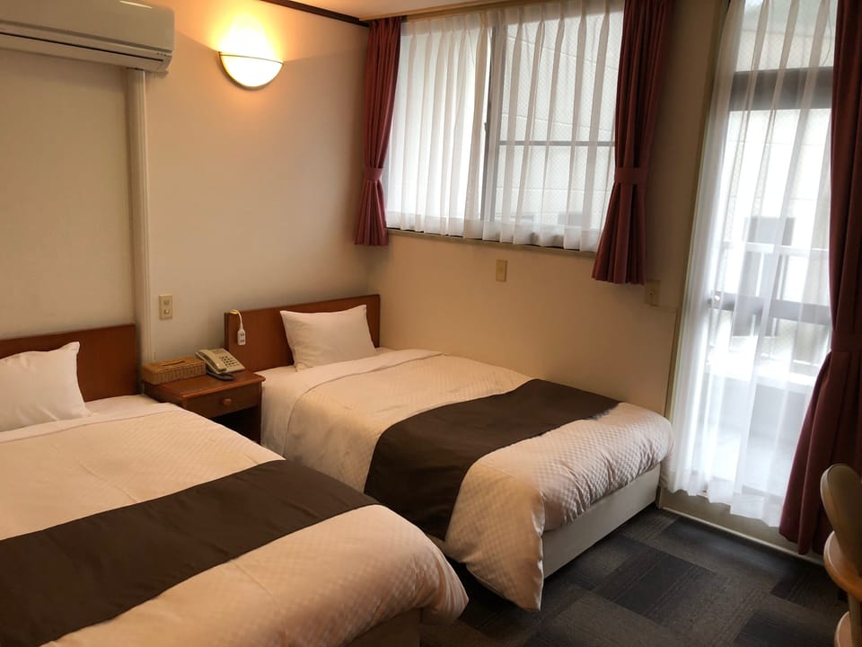 Twin Room, Smoking | In-room safe, desk, laptop workspace, iron/ironing board (on request)