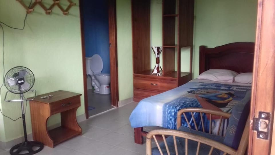 Laptop workspace, WiFi (free), bed sheets