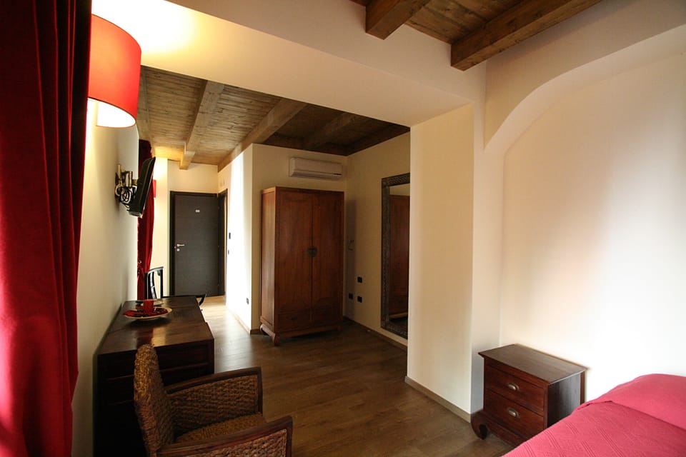 Single Room, Private Bathroom | Minibar, desk, soundproofing, free cribs/infant beds