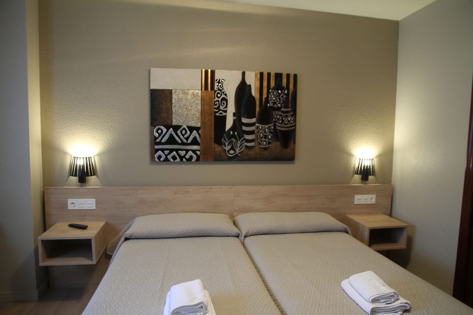 Economy Double or Twin Room with Private Bathroom | Premium bedding, soundproofing, iron/ironing board