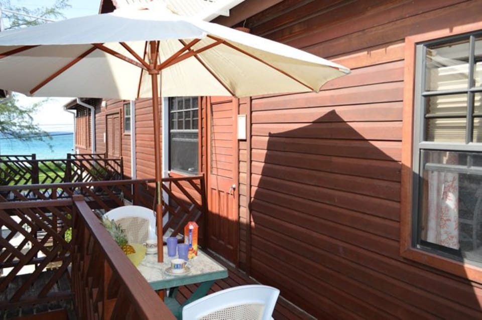 Yellow Bird Apartment - Ocean view deck