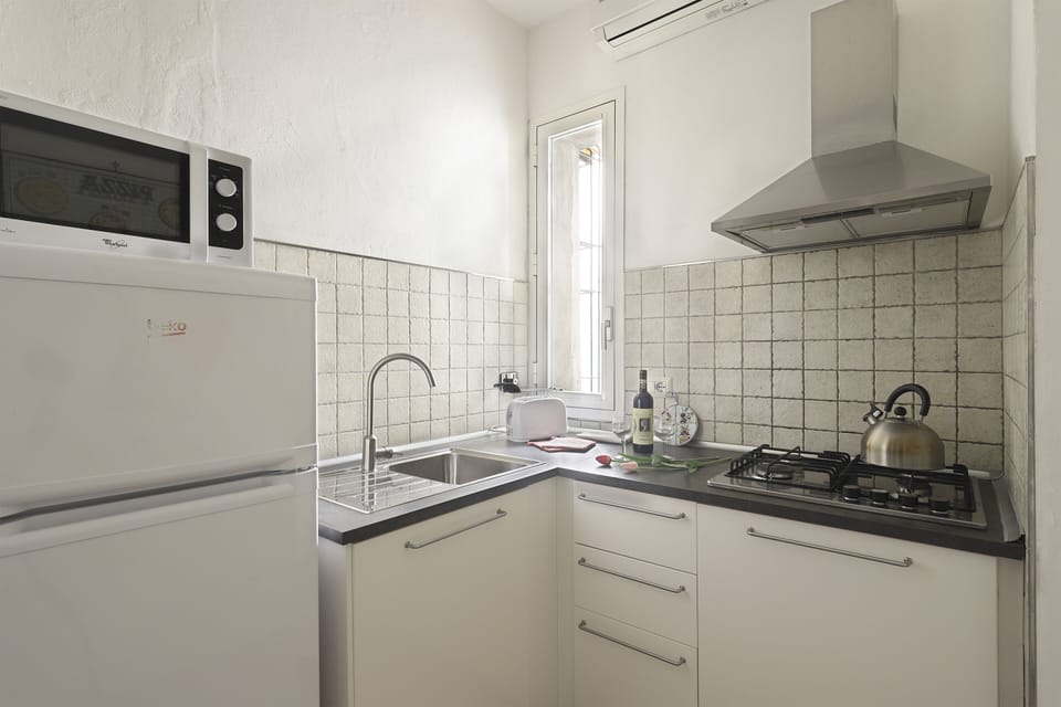 Apartment, 2 Bedrooms | Private kitchen | Full-size fridge, microwave, oven, stovetop
