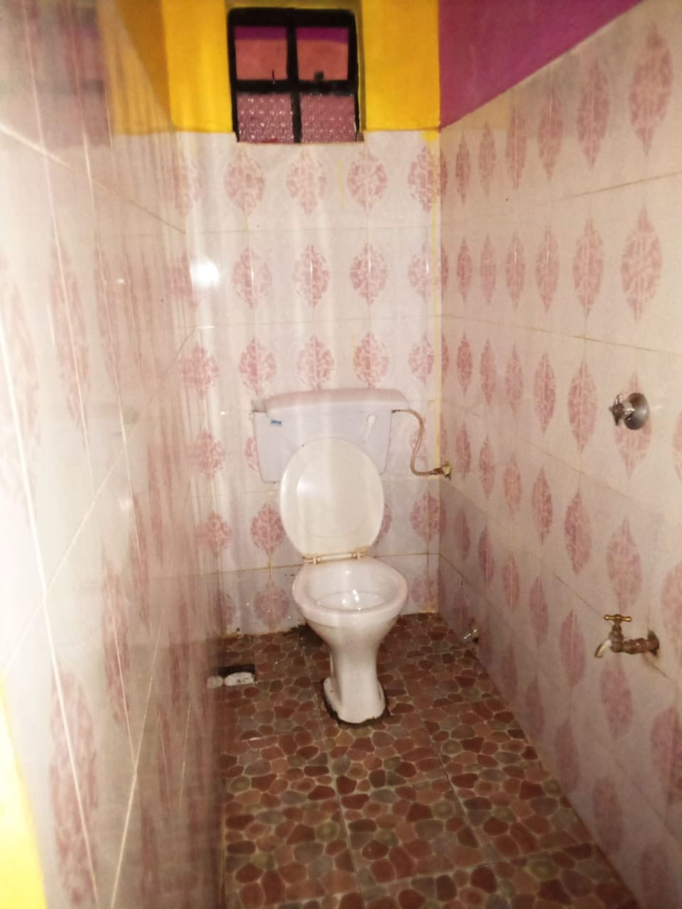 Single Room | Bathroom | Shower, rainfall showerhead, free toiletries, towels