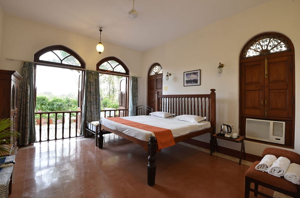 Heritage Villa Suite | Desk, laptop workspace, rollaway beds
