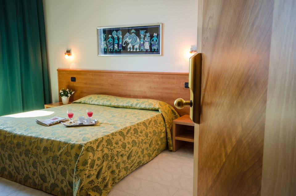WiFi (free), bed sheets