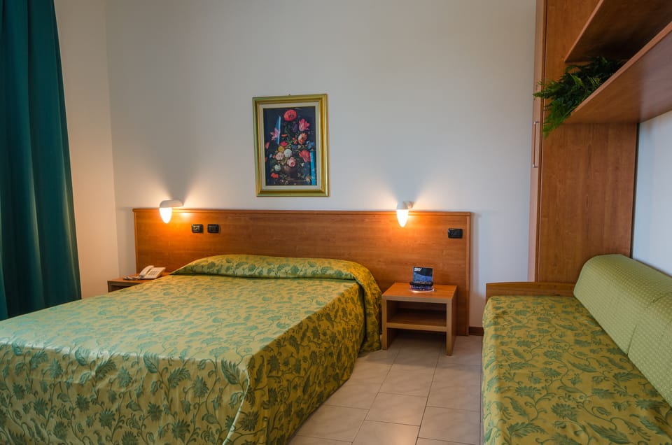Double Room | WiFi (free), bed sheets