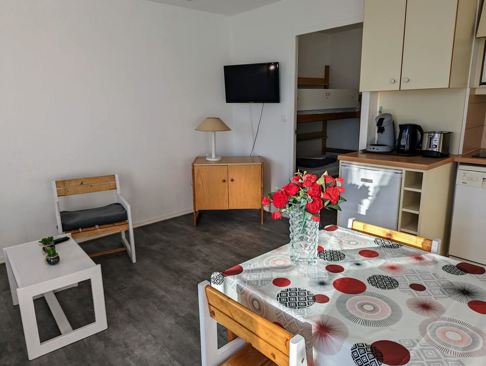 The main living room in studio park side with living room and dining room