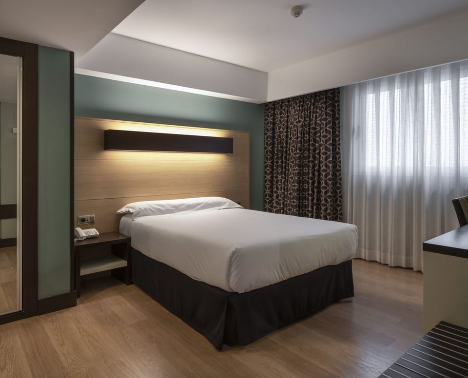 Single Room | In-room safe, desk, free cribs/infant beds, rollaway beds