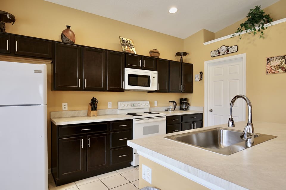 Full kitchen