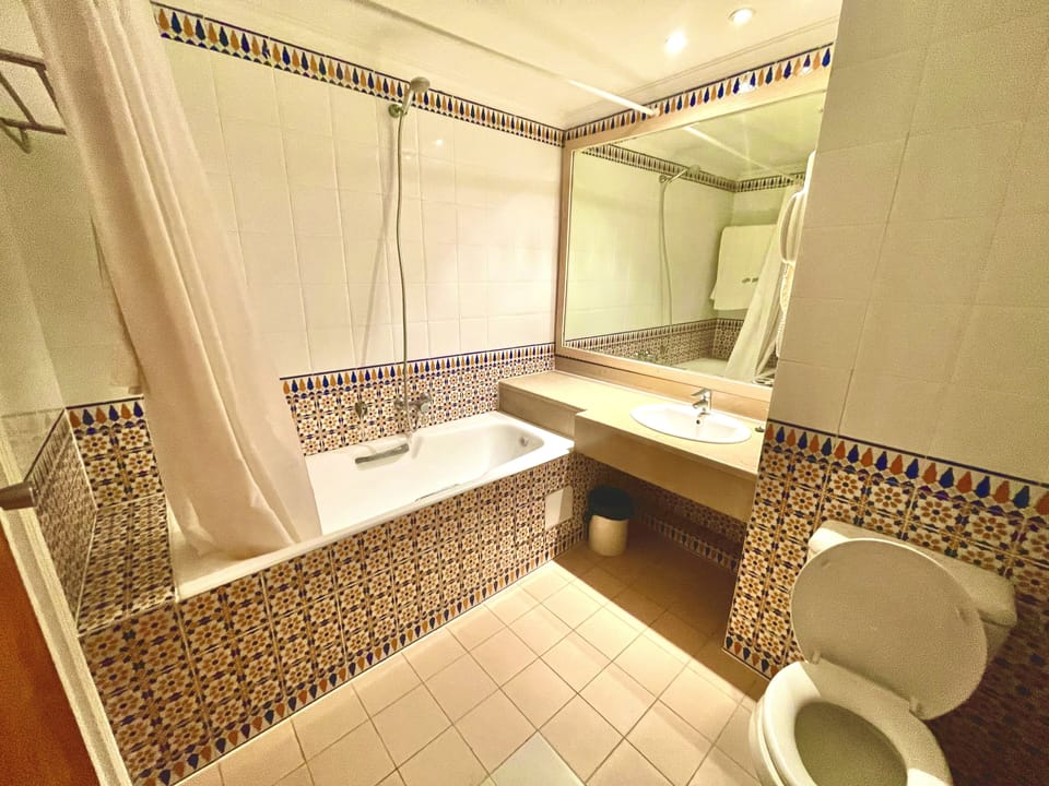 Shower, free toiletries, towels, soap