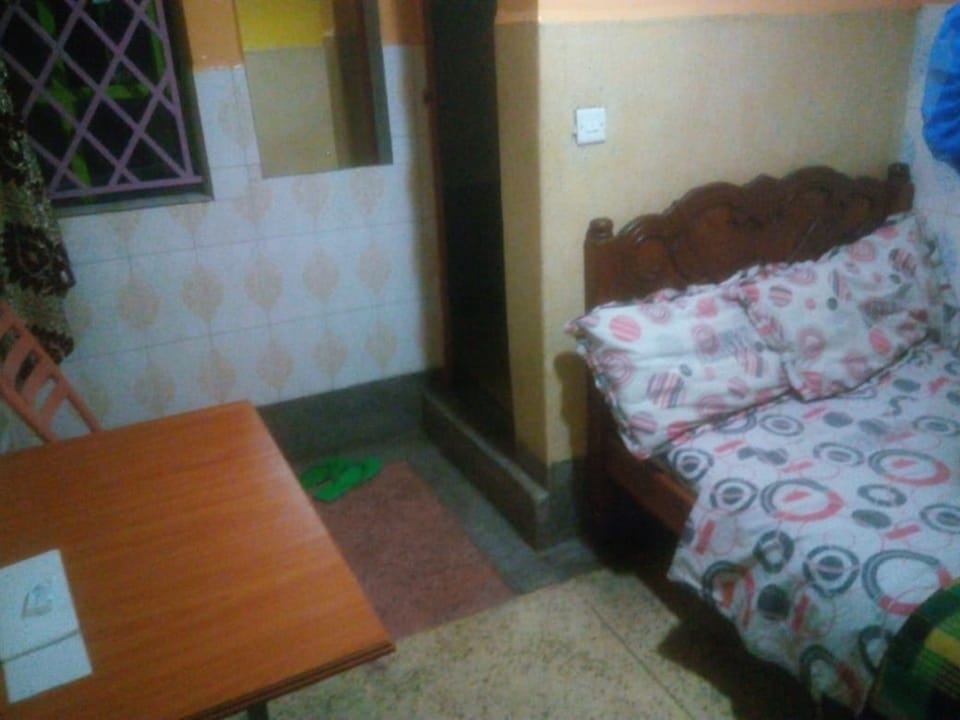 Double Room | Desk, blackout drapes, bed sheets