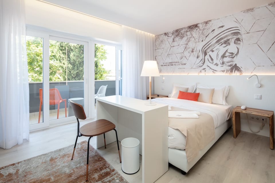 Standard Triple Room | In-room safe, desk, soundproofing, iron/ironing board