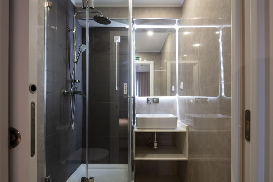 Shower, towels