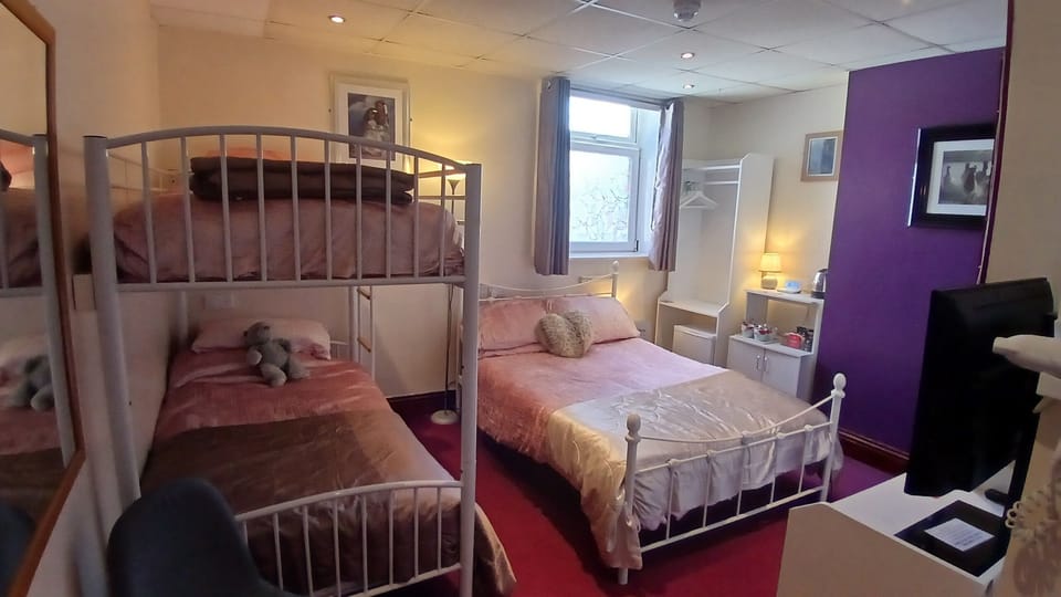 Family Double Room | Hypo-allergenic bedding, individually decorated, individually furnished