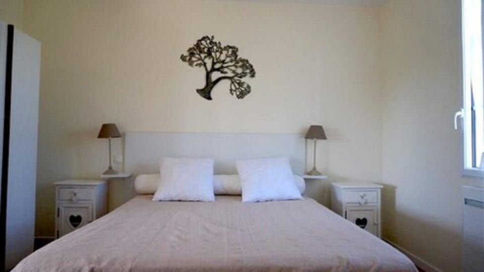 House, 2 Bedrooms (Eglantine) | Individually decorated, individually furnished, blackout drapes