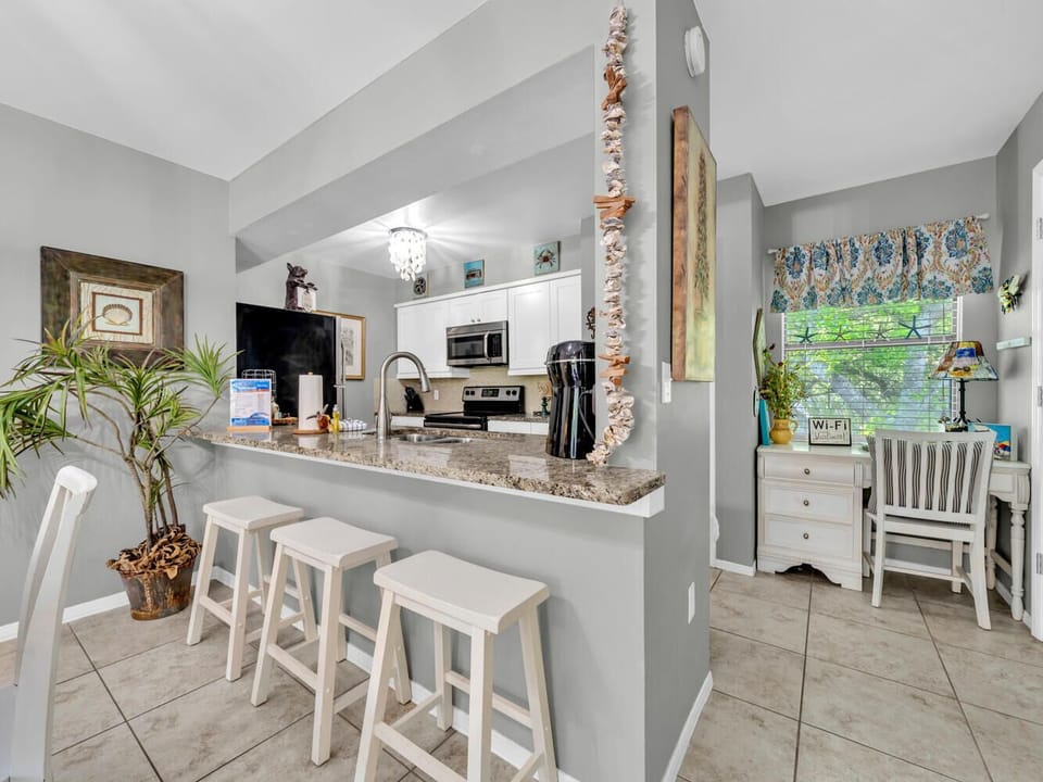 Eat-in bar seating