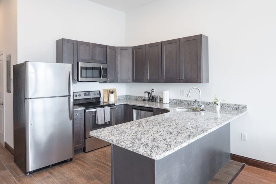Large kitchen counter, perfect for homemade meals