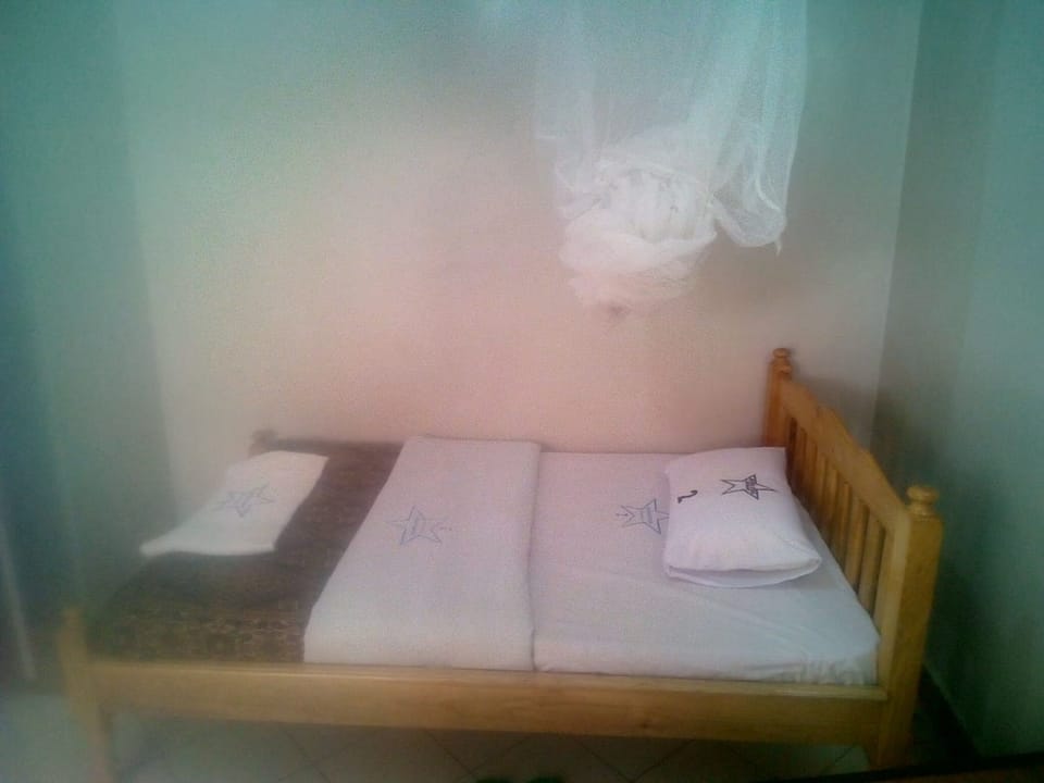 Double Room | Desk, iron/ironing board, free WiFi, bed sheets