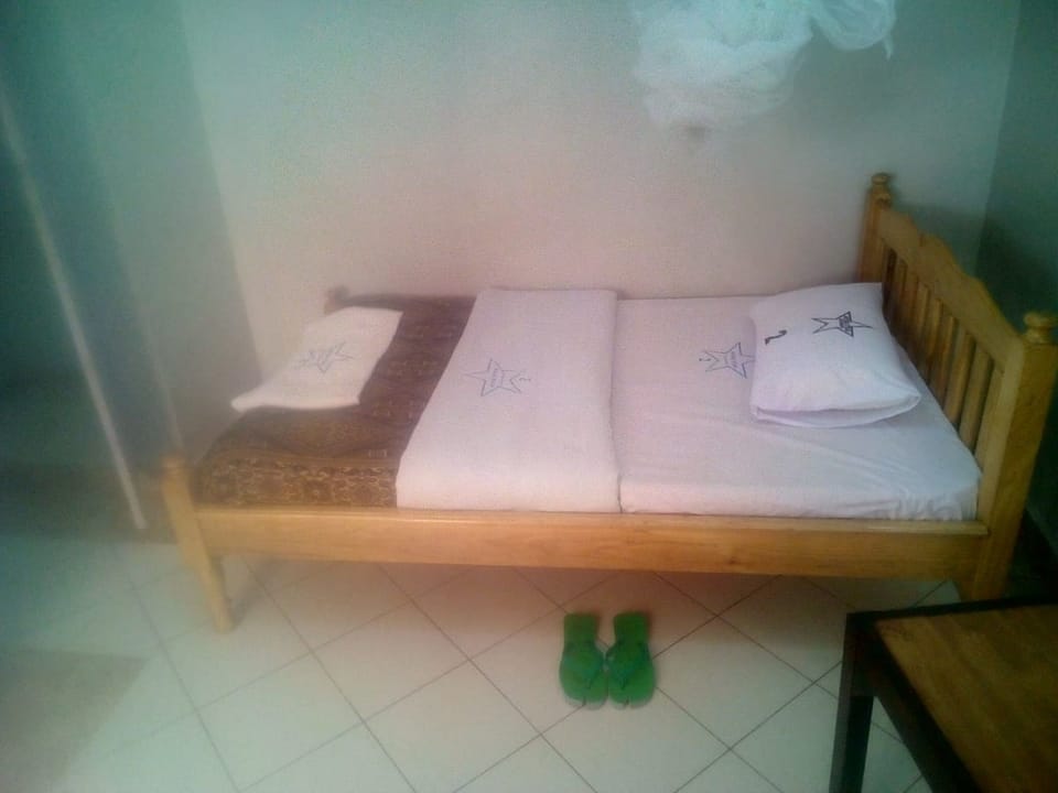 Double Room | Desk, iron/ironing board, free WiFi, bed sheets