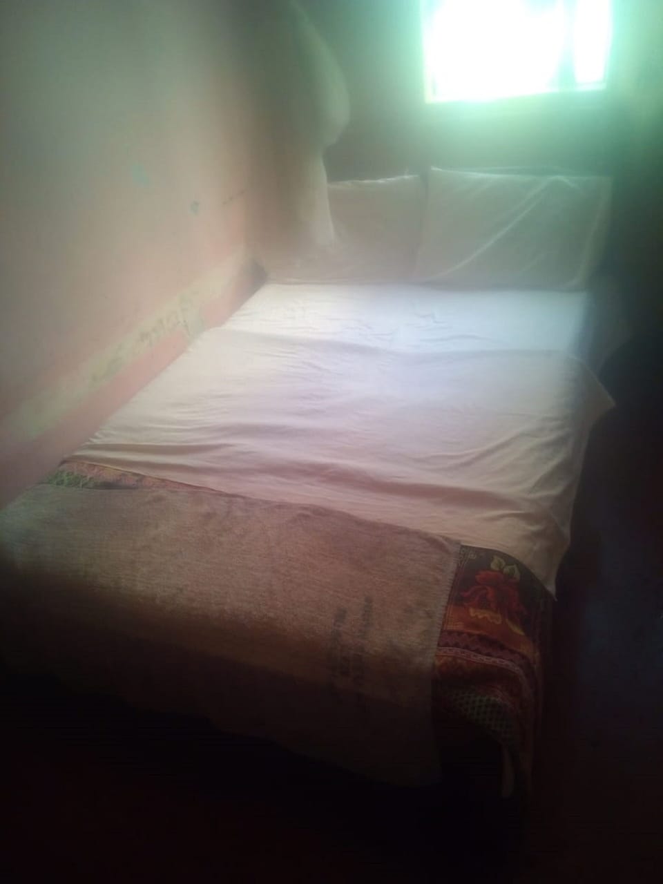Single Room | Desk, bed sheets