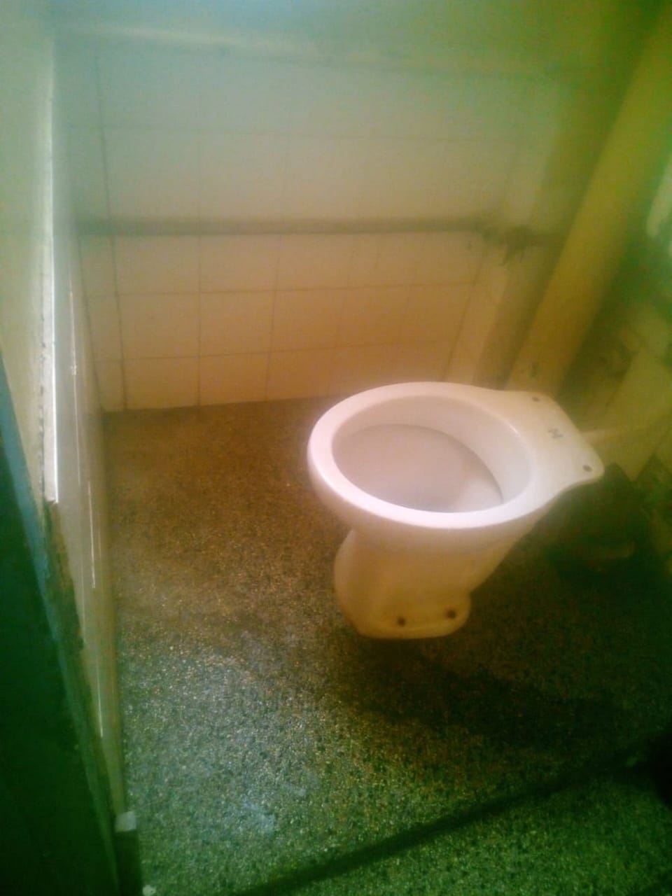 Shower, rainfall showerhead, free toiletries, slippers