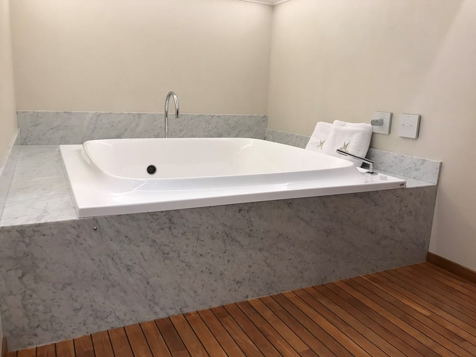 Suite, Jetted Tub | Jetted tub