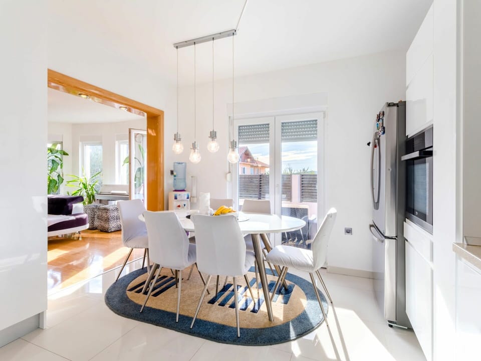 Property, Room, Interior Design, Furniture, Living Room, Building, House, Real Estate, Ceiling, Dining Room