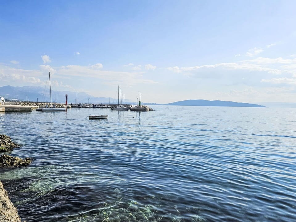 Blue, Water, Water Resources, Body Of Water, Horizon, Coastal And Oceanic Landforms, Waterway, Sea, Watercraft