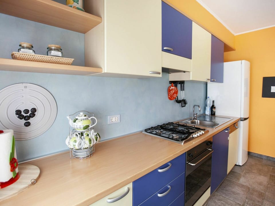 Cabinetry, Countertop, Property, Furniture, Kitchen Stove, Kitchen, Kitchen Appliance, Building, Drawer, Shelving
