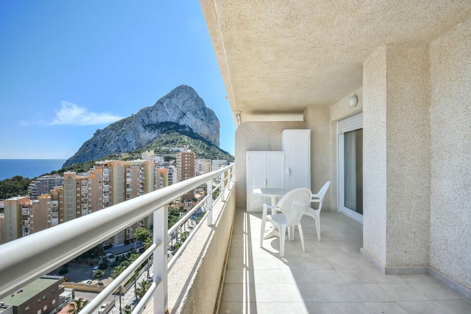 Views of the rock from the Apolo XVI building near La Fossa