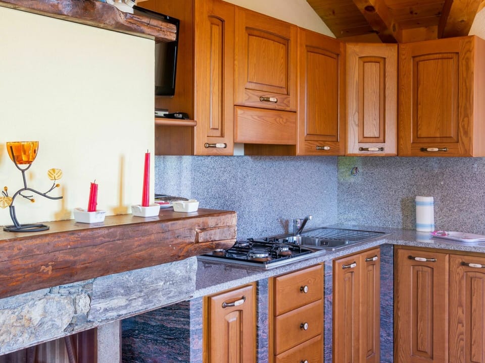 Countertop, Cabinetry, Property, Furniture, White, Kitchen, Building, Wood, Interior Design, Lighting