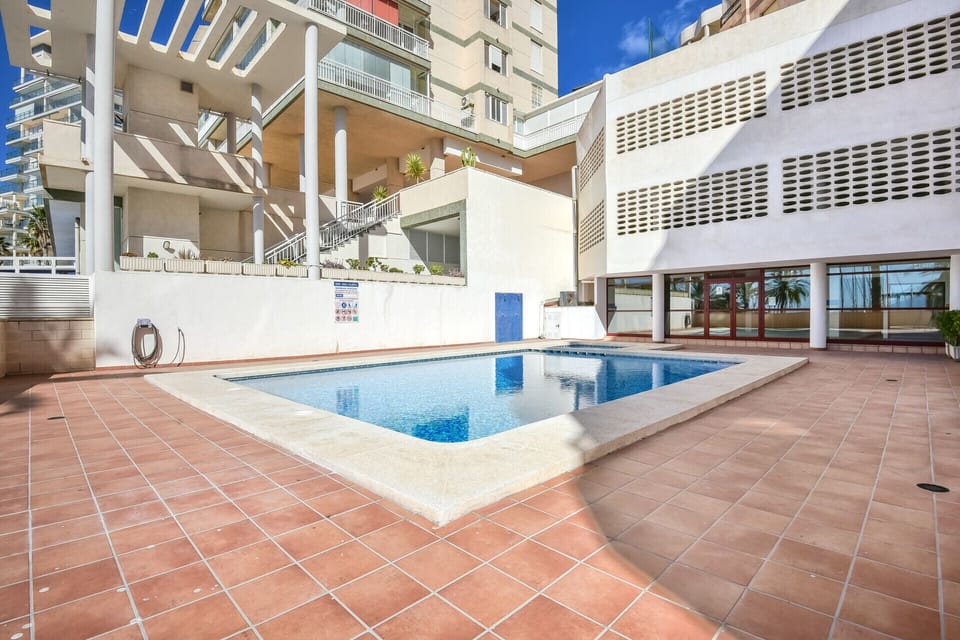 Swimming pool at the Rosamarina building in the port of Calpe