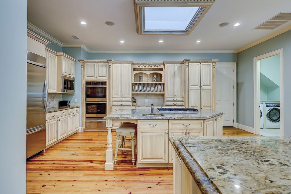 7 Painted Bunting - Kitchen (1st Floor)