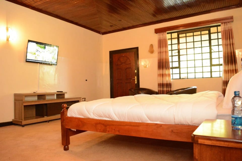 Double Room | Desk, blackout drapes, free WiFi, bed sheets