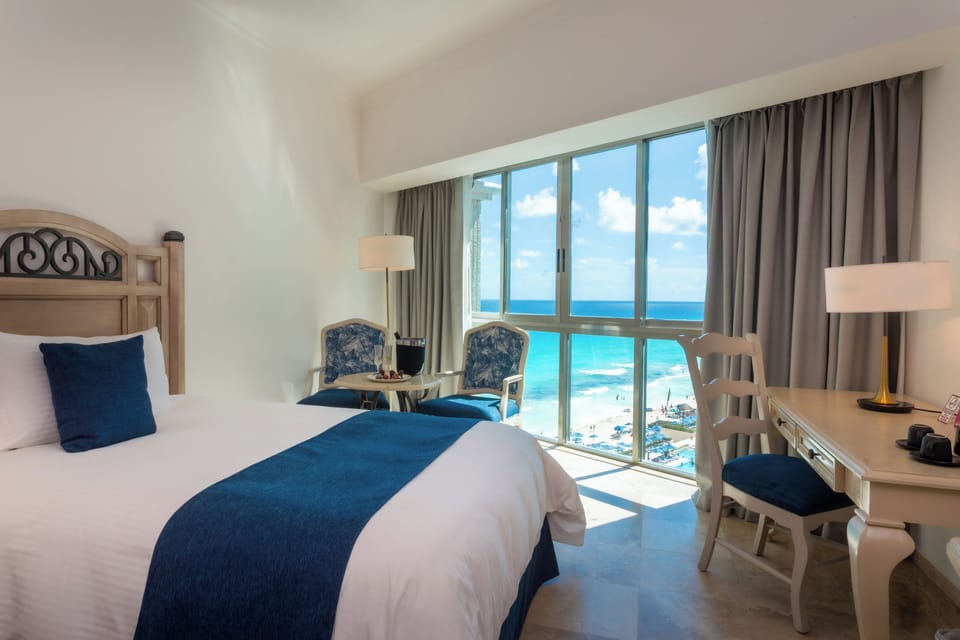 Deluxe room | Pillowtop beds, free minibar, in-room safe, desk