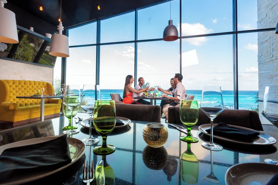 5 restaurants; breakfast, lunch, and dinner served