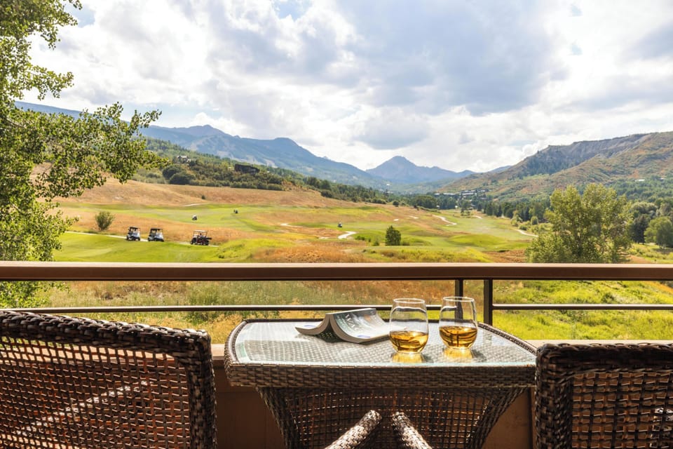 Balcony with Mountain Views