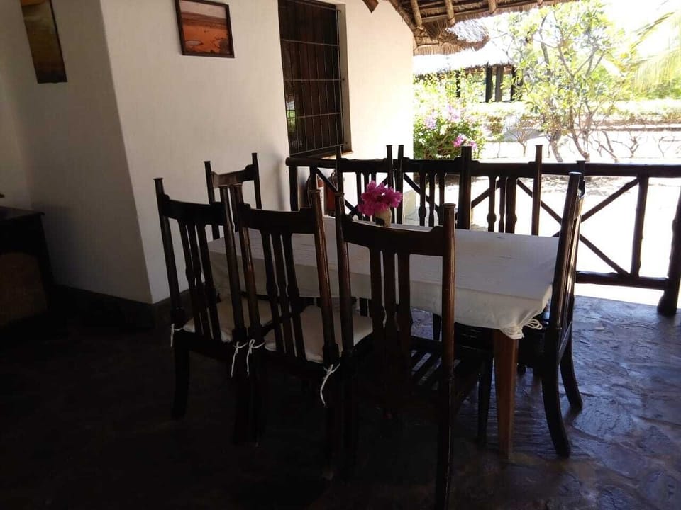 Fine outdoor Dining on the patio
