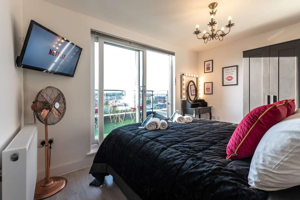 The Queens Master Bedroom With Adjoining Balcony.