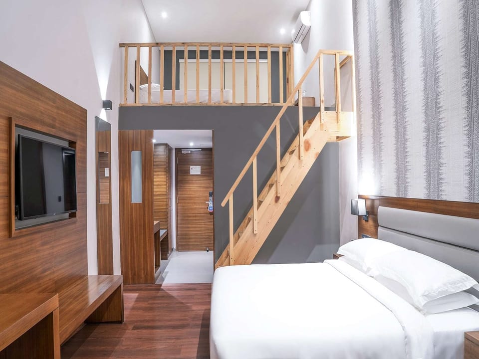Egyptian cotton sheets, premium bedding, minibar, in-room safe