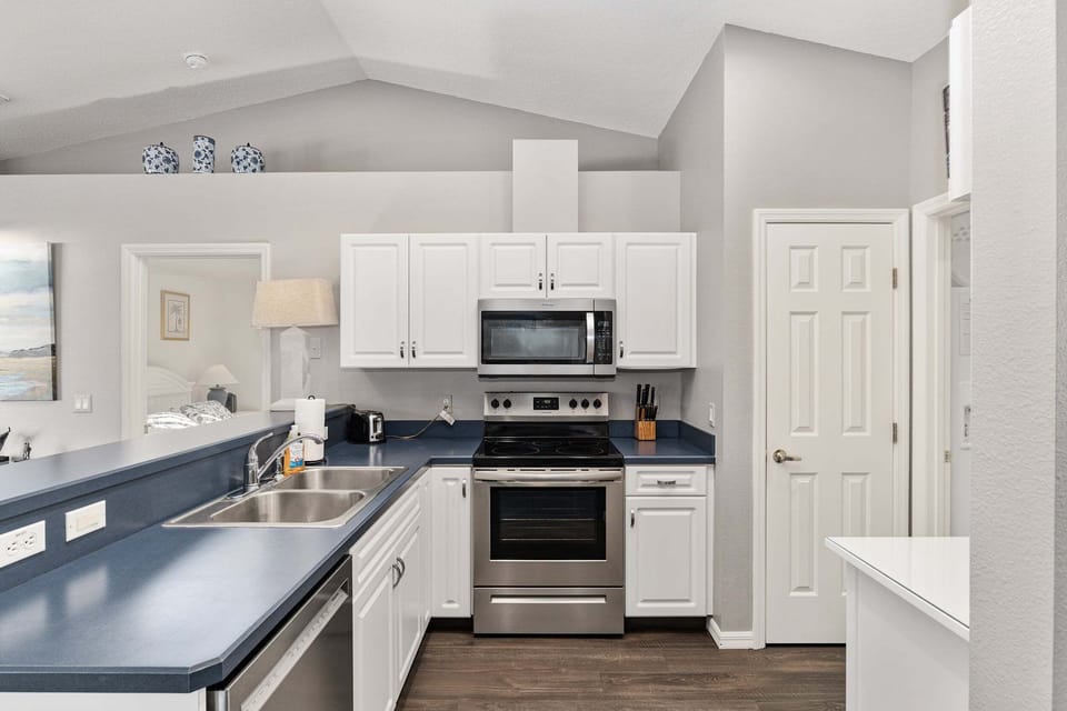 House, 3 Bedrooms | Private kitchen | Coffee/tea maker, fridge, oven, toaster