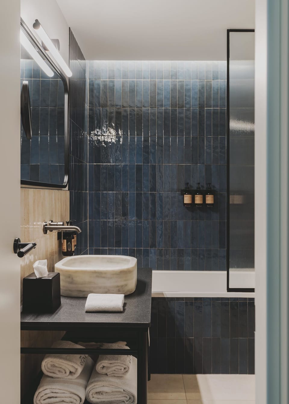 Shower, rainfall showerhead, free toiletries, hair dryer